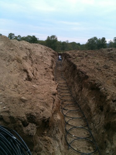 Installation of ground heat exchanger in slinky configuration